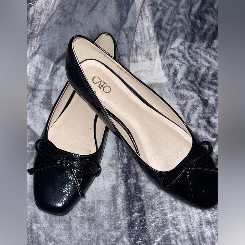 Cato Size 6 Black flats